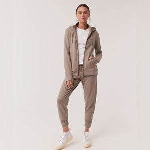 [PACT] hoodie and jogger SET